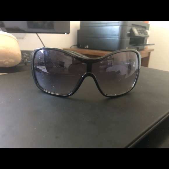 D&G sunglasses - Picture 3 of 3